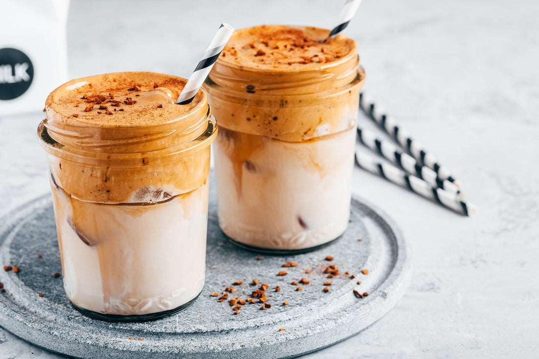 Eiskaffee mit Cold Brew: Dalgona Kaffee (Schaumkaffee)